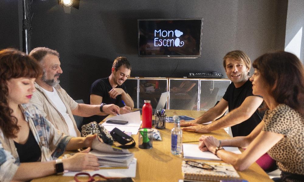 Ir a Imagen Mono Escena prepara Lady Hitchcock en la Laboral