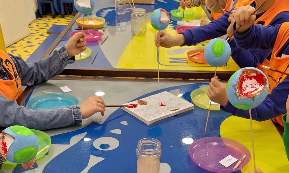 Aller à Image El MUJA celebra el Día de la Tierra con una visita a La Griega y un taller para peques