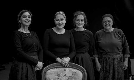Imagen Sótano B ensaya la comedia negra Atra Bilis, de Laila Ripoll, en el Teatro de la Laboral