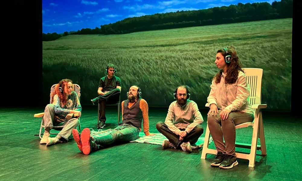 Gehe zu Bild Emilio Méndez Martínez prepara la obra Que se escuche fuerte mi grito en el Teatro de la Laboral 